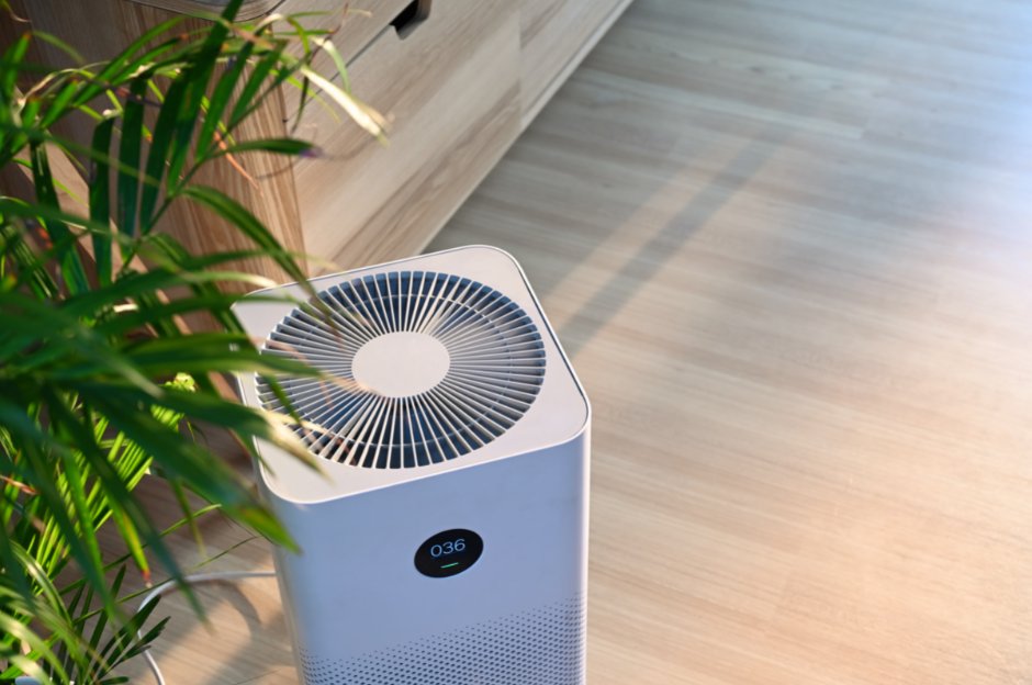 Using air purifier to improve indoor air quality in home